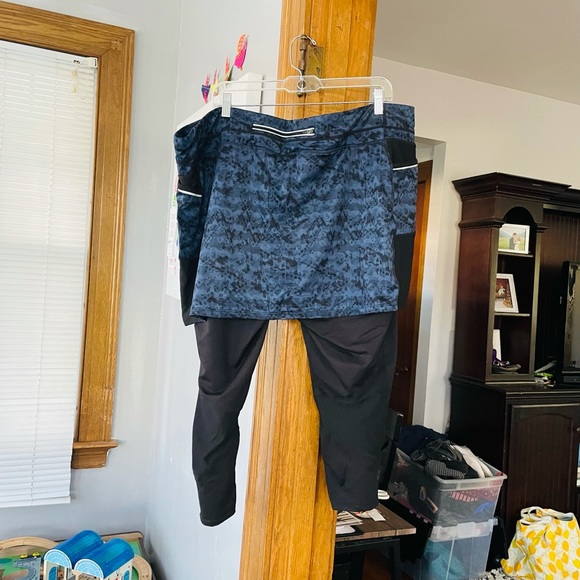 ATHLETA Dapple Be Free 2 in 1 Skirted Capri 2X - Picture 3 of 5